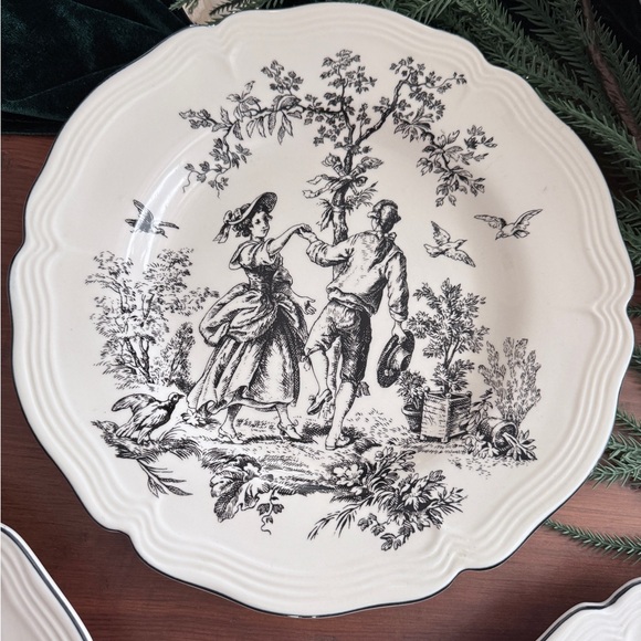 Tabletops Unlimited Other - Tabletops Unlimited New England Black Toile People Dinner Plates Set of 6 EXC